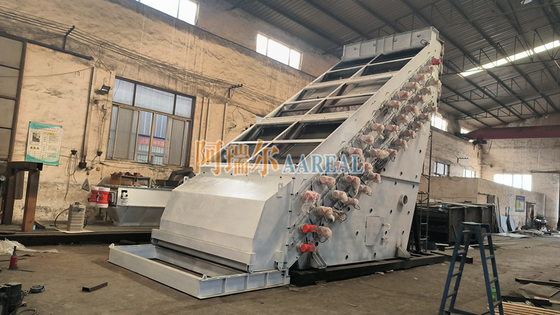 3000*9000mm 1~3 pokłady Duża pojemność 30~50 TPH Wysokiej częstotliwości Wibratory Screen Sieve dla piasku krzemianowego Z niezrównoważonymi silnikami lub wibratorami elektromagnetycznymi do czyszczenia siatki