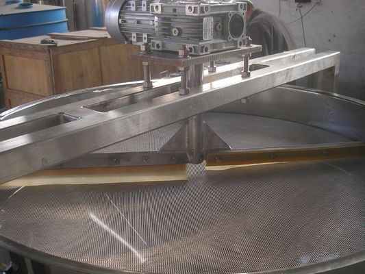 Maszyna do drgań ekranu wielopokładowego / jednopokładowego z układem szczotkowania obrotowego